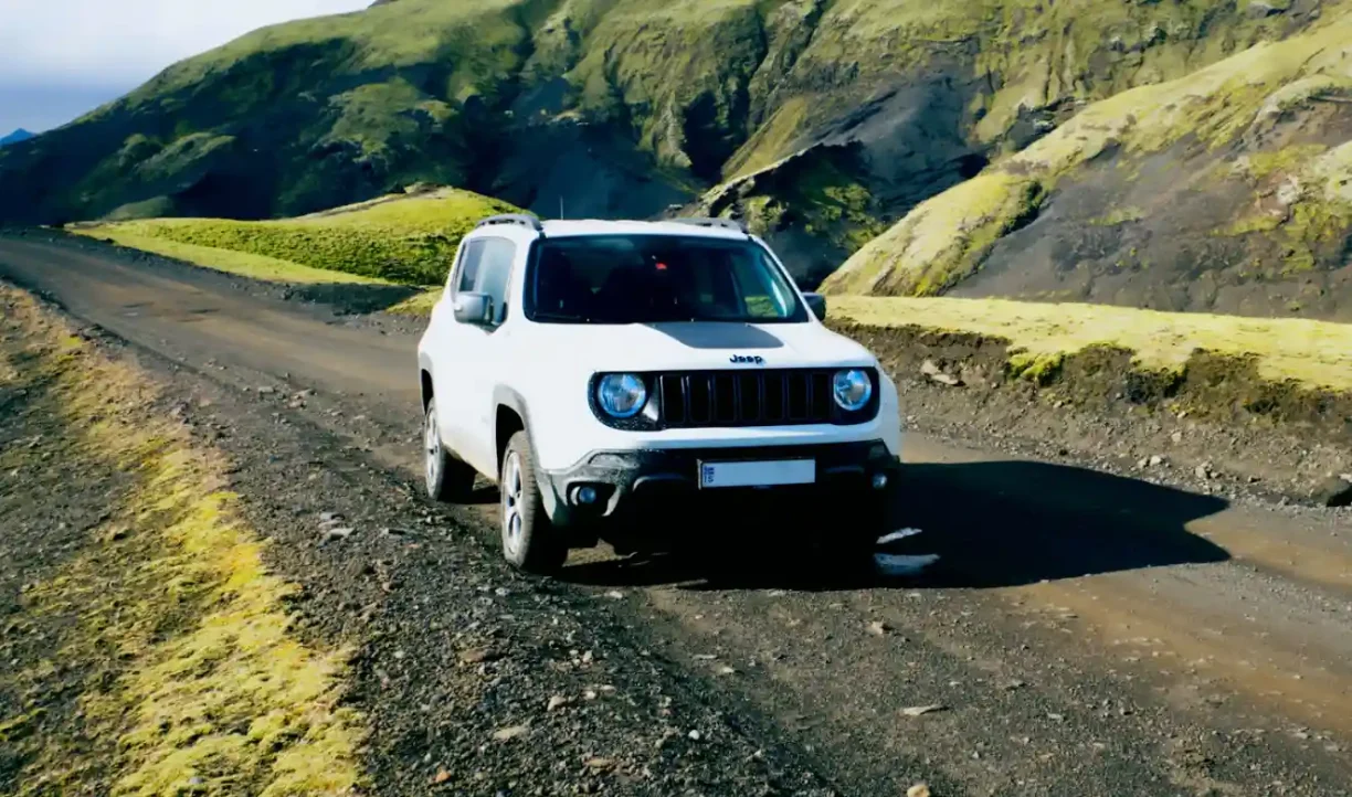White Jeep Renegade experiencing Jeep Renegade problems on remote mountain terrain