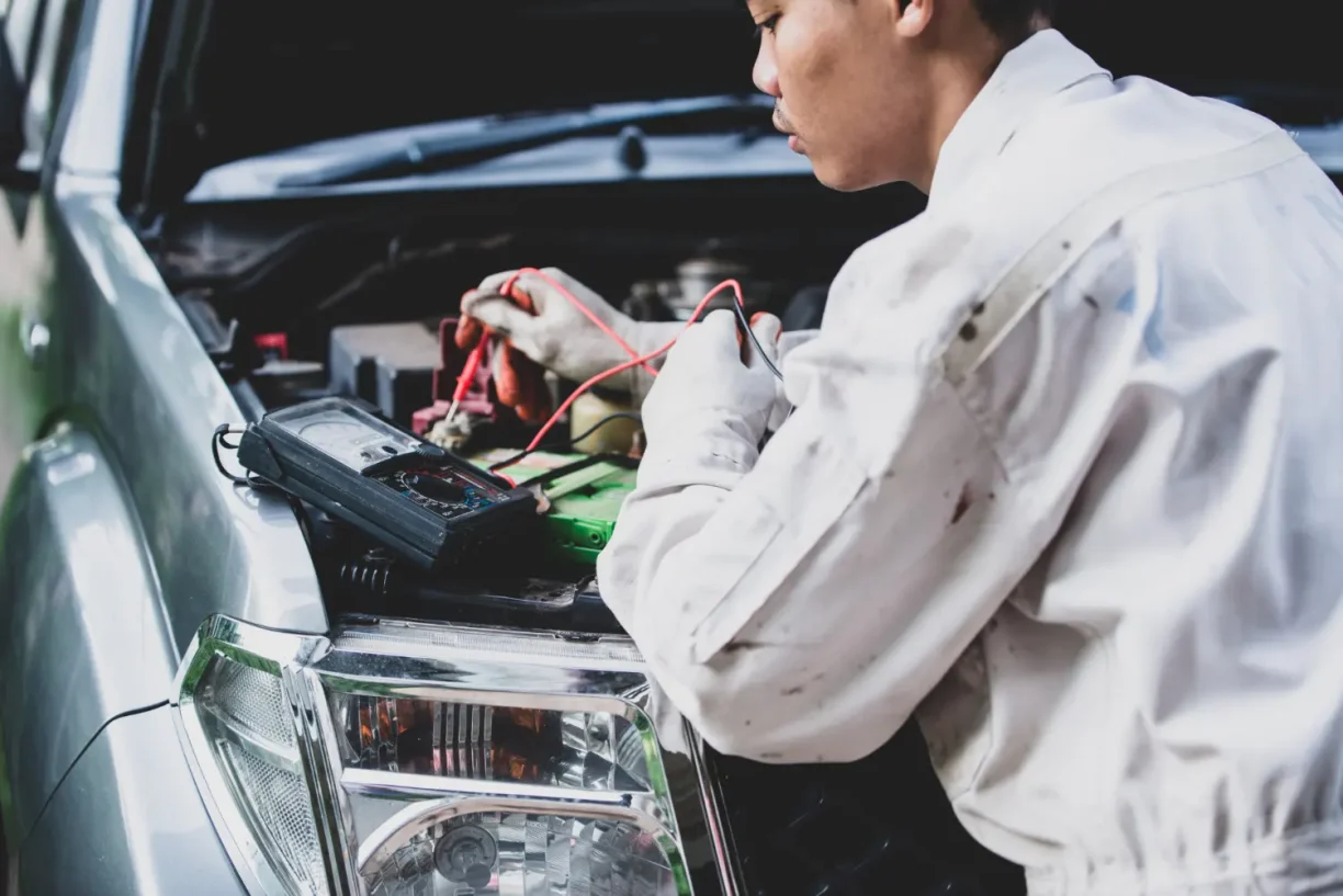 Mechanic inspecting electrical system as owners report recurring 2023 Nissan Pathfinder issues and defects