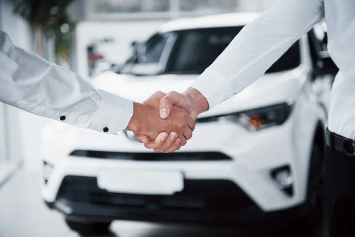 Vehicle owner and dealer representative discussing options related to 2022 Chevy Colorado Z71 ownership concerns
